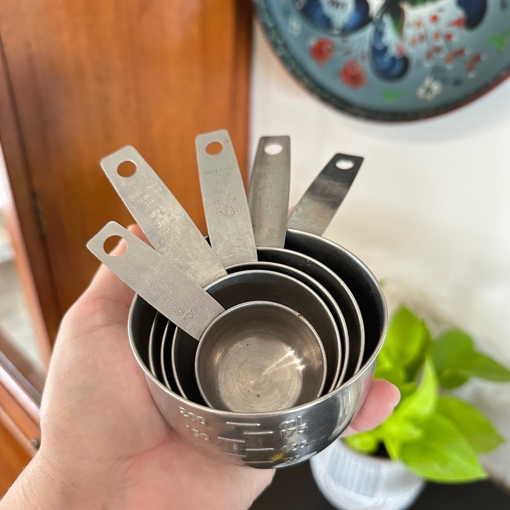 Ekco Vintage Stainless Steel Measuring Cup Set 5 Piece 1/8 to 1 Cup Silver
